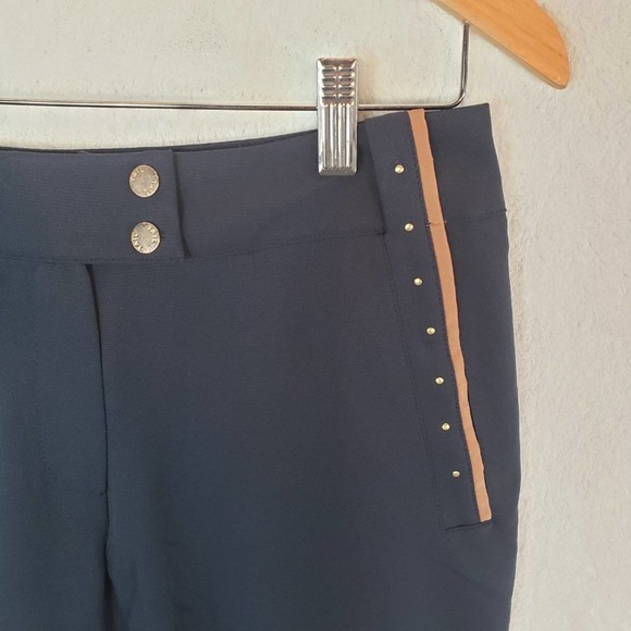 Tail navy golf bermuda shorts with studs and tan stripe details. Like new Sz 6 - Picture 2 of 7